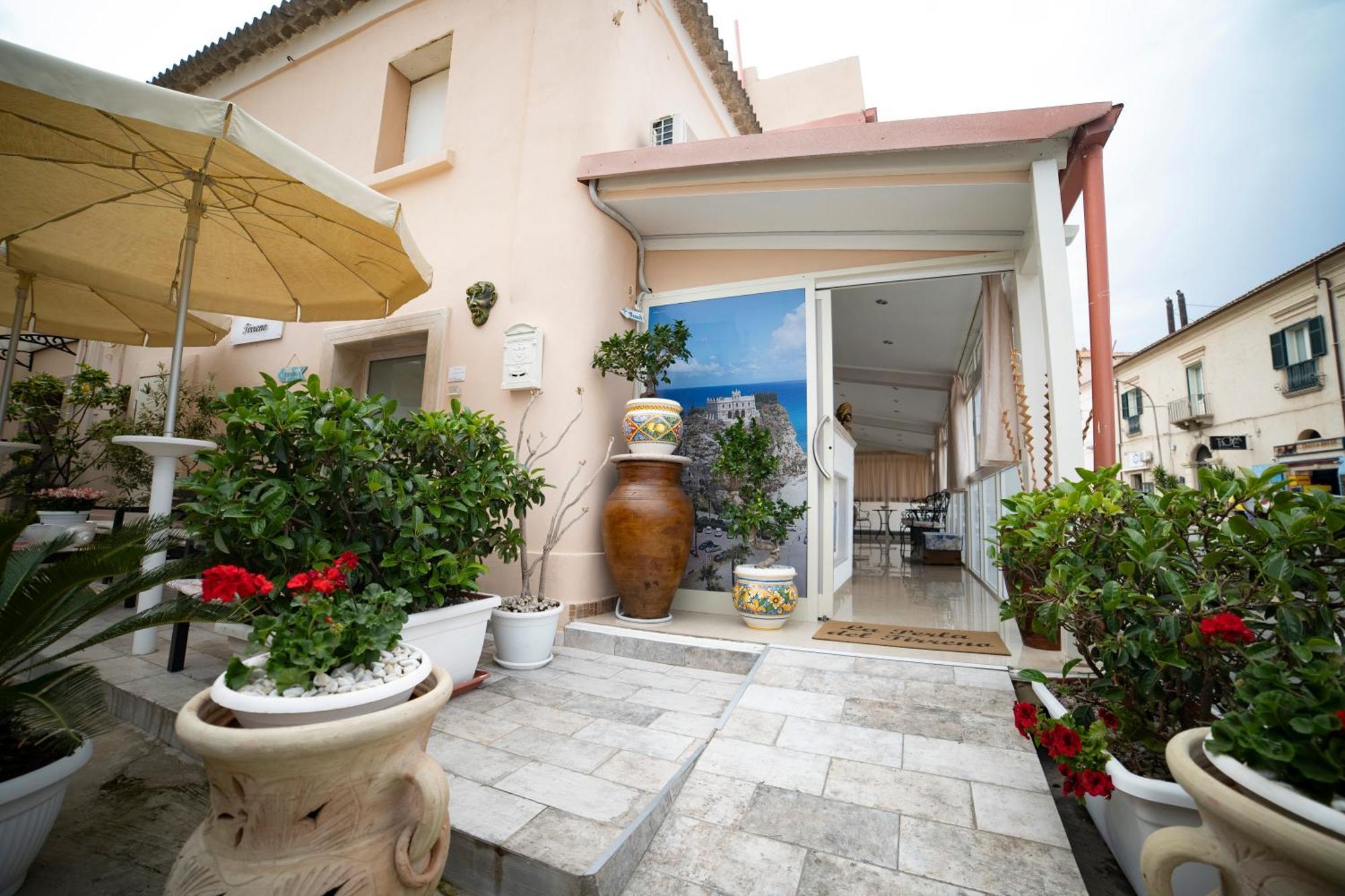 La Perla Del Tirreno Tropea Exterior foto